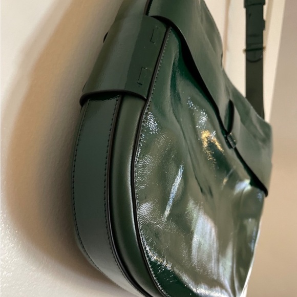 TORY BURCH GEMINI LINK CROSSBODY HOBO ADJUSTABLE PATENT LEATHER GOLD ACCENT BAG - Picture 10 of 15